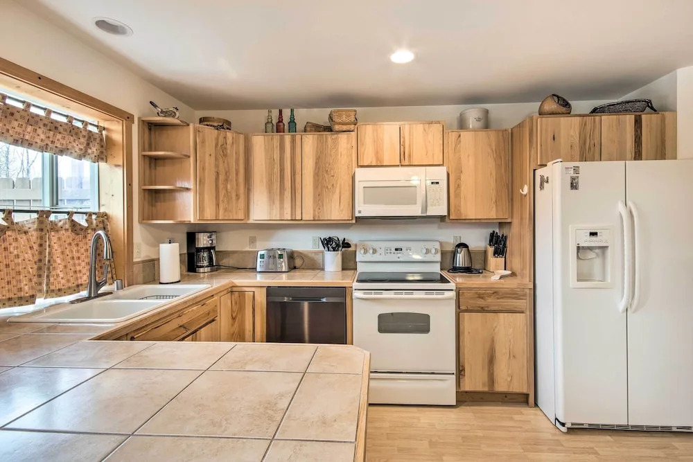 Inviting Townhome: 30 Mi to Yellowstone NP