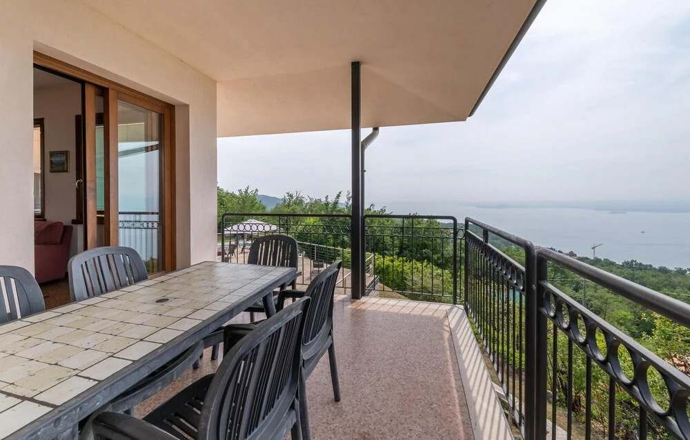 Stunning Home in Albisano With Wifi, Private Swimming Pool and 6 Bedrooms