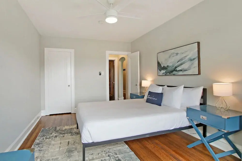 Classic & Charming 2BR Apt in Lincoln