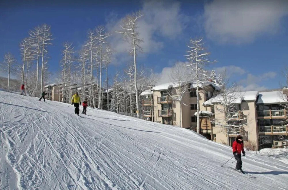 Comfortable And Convenient Ski In, Ski Out 4 Bedroom Condo In Snowmass Village