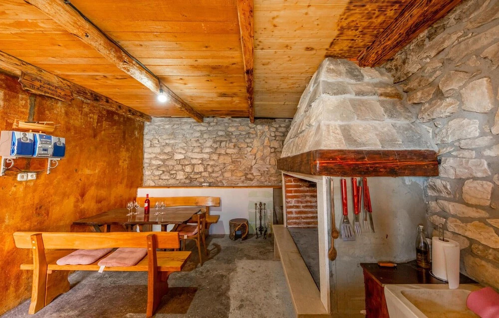 Amazing Home In Seget Donji With Wifi