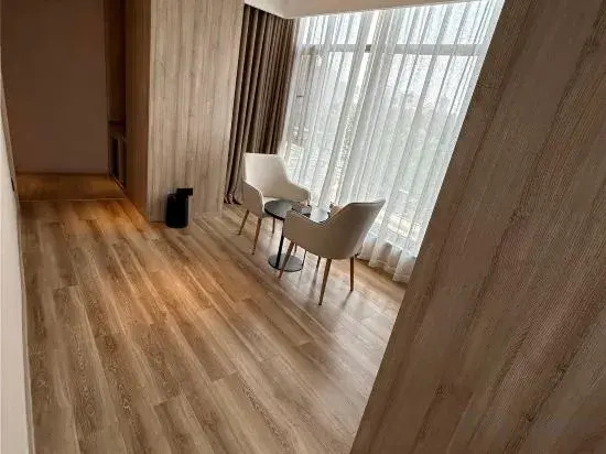 Zhengzhou Zijingshan Park Jinshui Road Atour Hotel