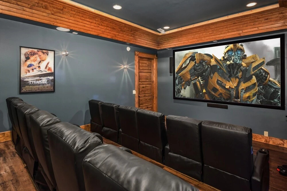 Grand Mountain Getaway 8 Bedroom Home by Redawning