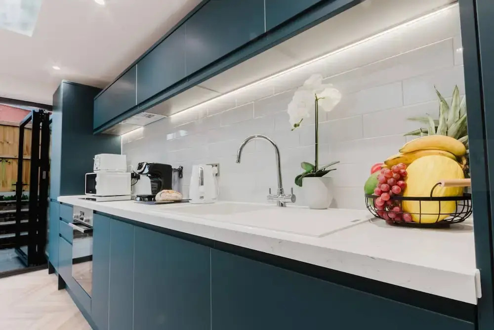 Luxury Seaside Home Parking Sleeps 8 by Adliv
