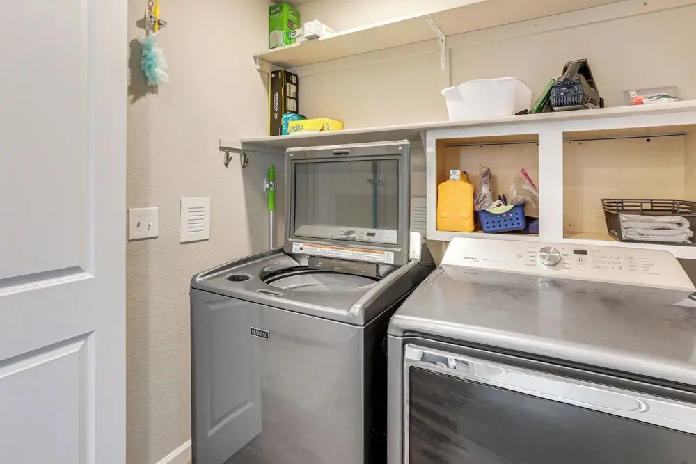 Walk to Light Rail! Townhome 9 Mi to Dtwn Denver