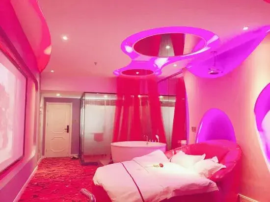 1314 Lovers Theme Hotel (Wuhan Wuchang Railway Station Store)