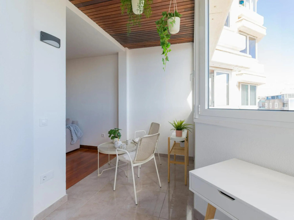 Bright Townhouse - Views - 5 min walk to the Beach