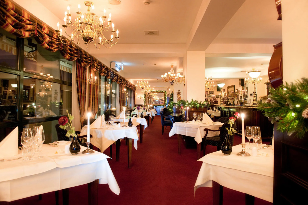 Fletcher Familiehotel De Hunzebergen