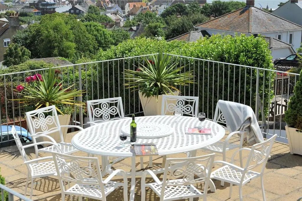 2 Hadleigh Villas