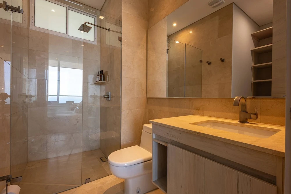 Luxe 2-br Ocean-view Apartment With Pool Gym Spa
