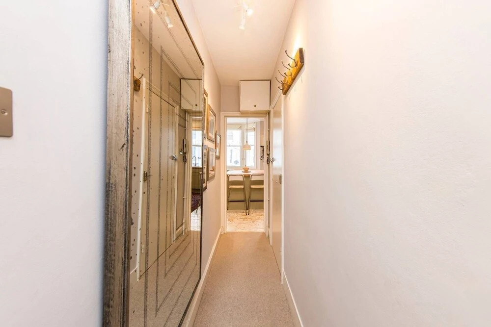 Charming, Recently Renovated 2-bed in Fulham
