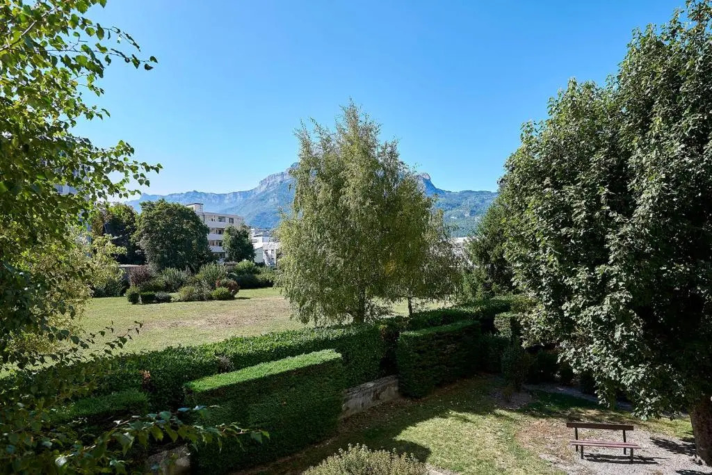 Beautiful apartment with terraceair conditioned-beautifully decorated #K6