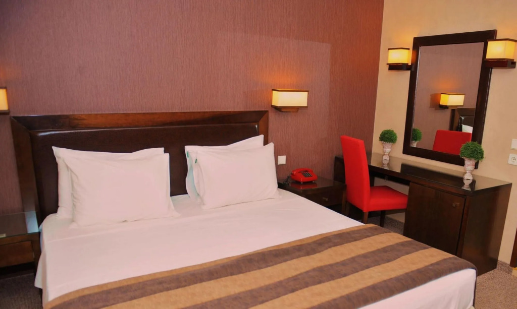 Hotel Avra
