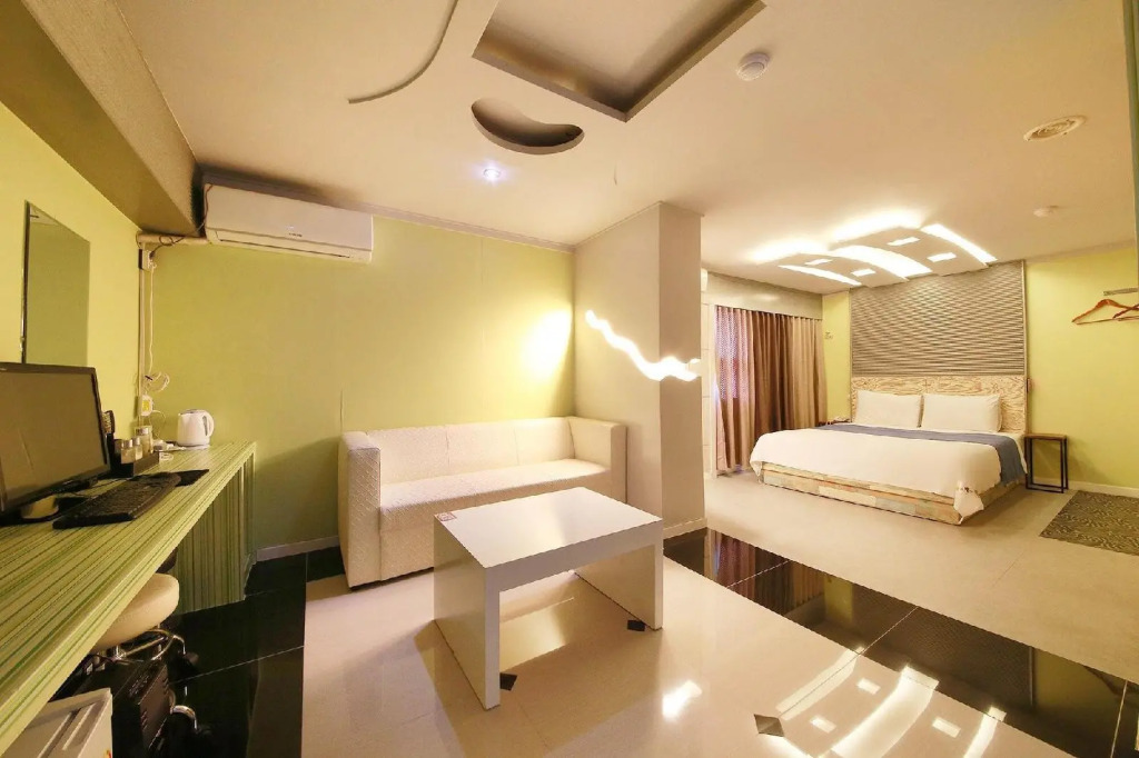 Starry Night Hotel