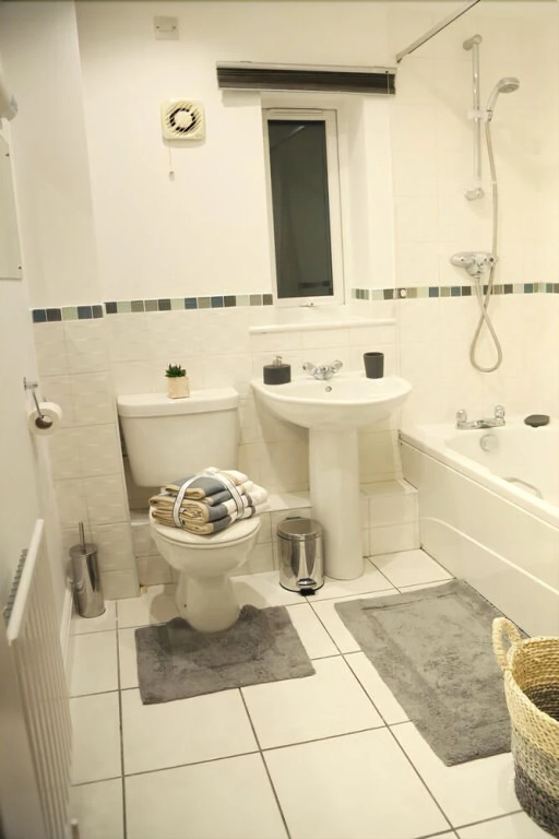 Lowater Apartment Brand New 2 bed Apartments + Parking
