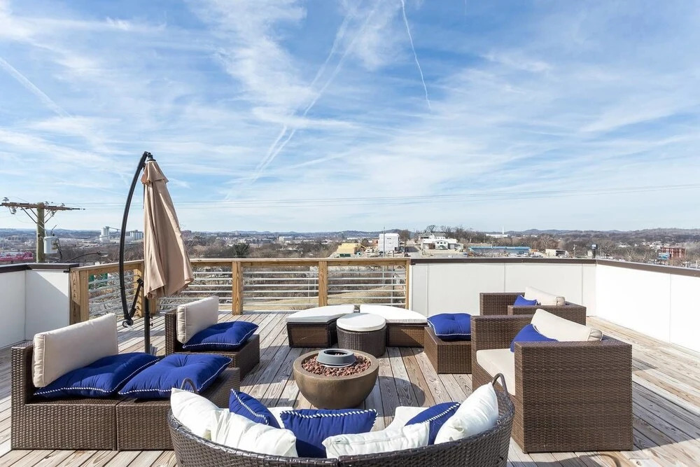 Modern 6 BED Luxury Home Skyline Views by Domio