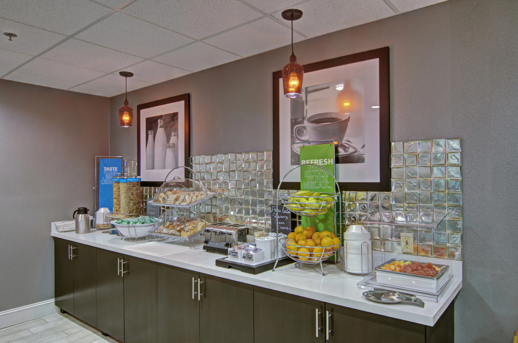 Hampton Inn and Suites Parkersburg Downtown