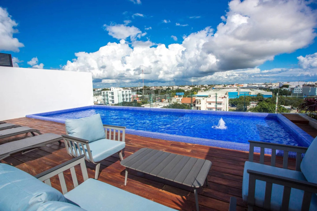 Large 2 BR Close to Beach AC Rooftop Pool