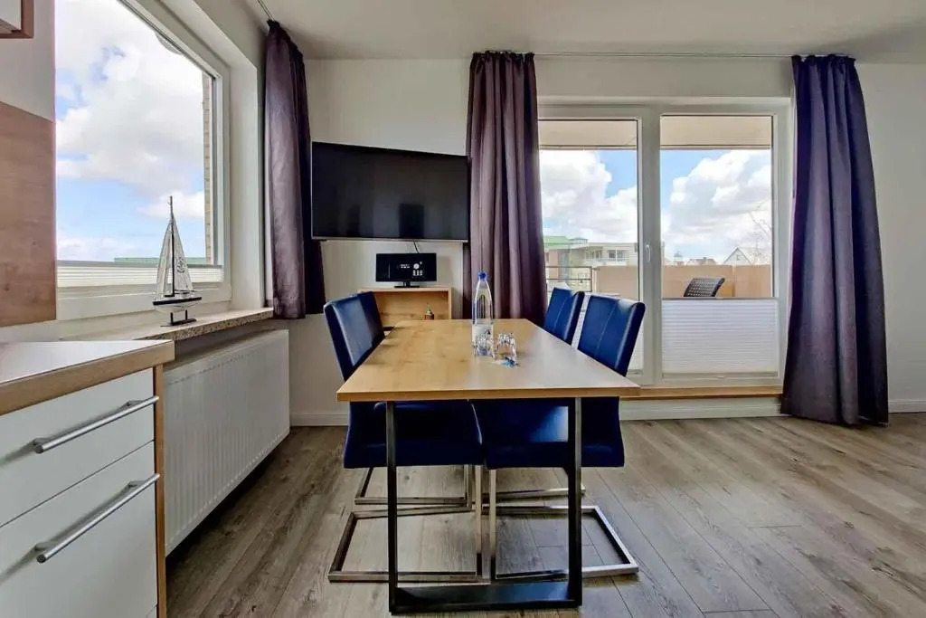 Große Ferienwohnung 8 im Haus Seeluft mit drei Balkonen und Meerblick