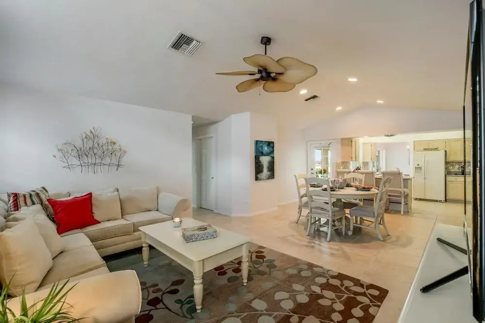 BE324 4 Bedroom Holiday Home by Marco Naples Vacation Homes