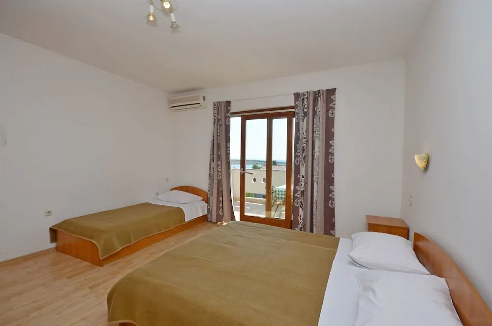 Apartments and Rooms Gordana