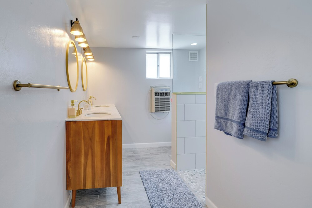 10 Mi to Dtwn Phoenix: Studio w/ Outdoor Kitchen!