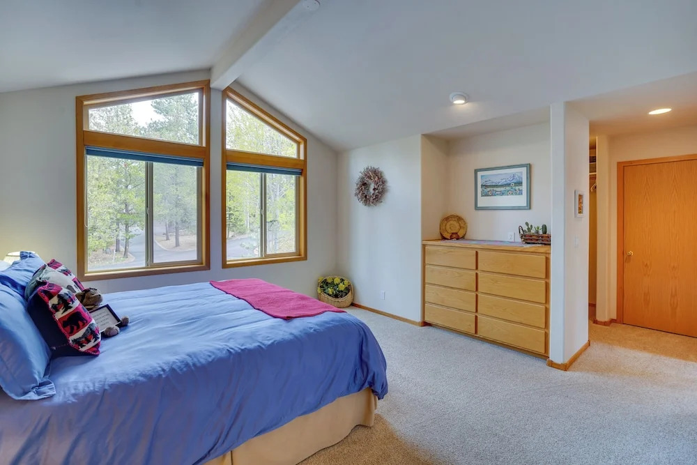 Sunriver Getaway w/ Sharc Waterpark Passes!