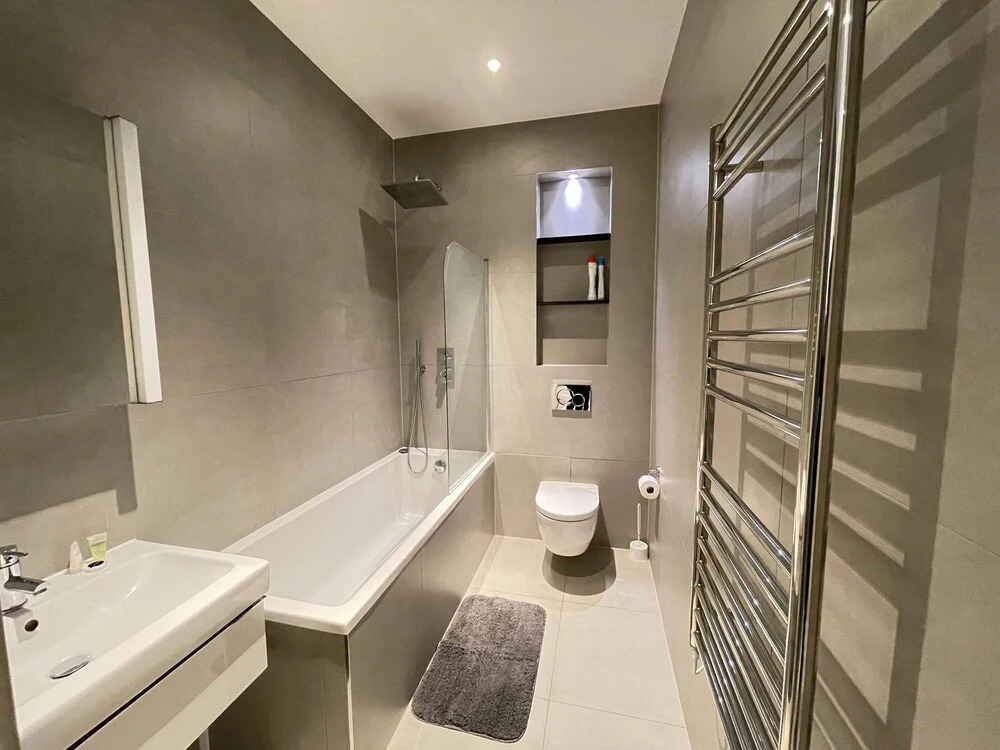 Remarkable 1-bed Apartment in Slough