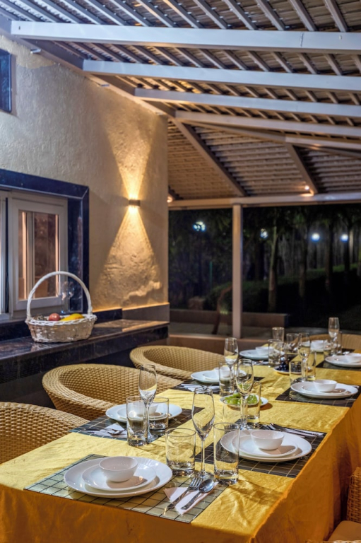 ELIVAAS 6 BHK Farmhouse with Pvt Pool & Garden - Enchantia