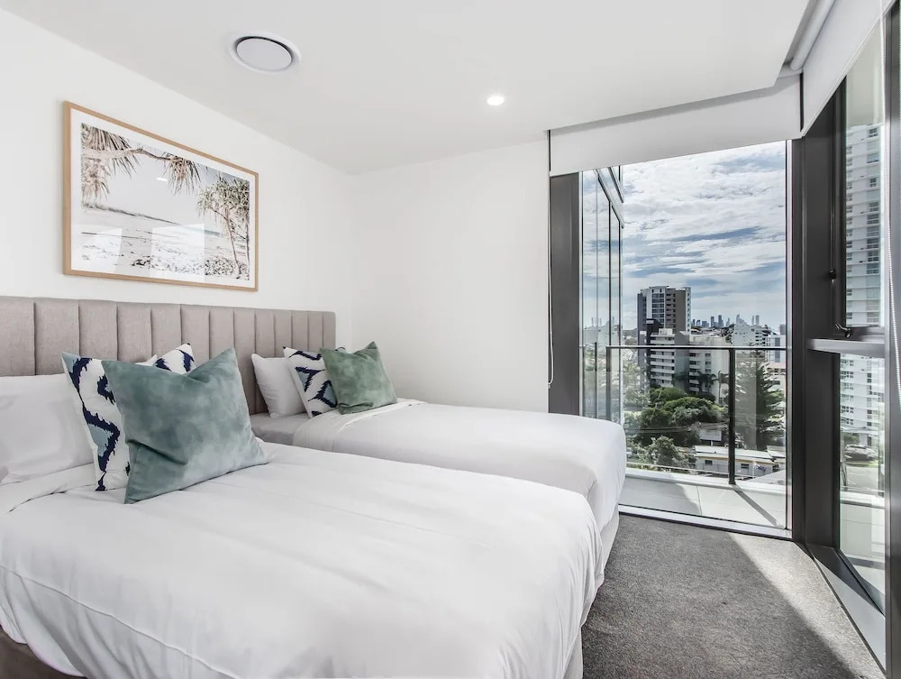 SANDBAR BURLEIGH HEADS with OCEAN VIEWS
