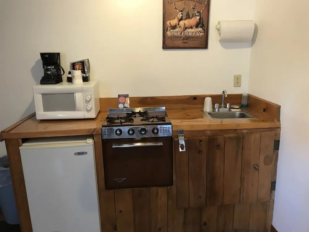 Tenderfoot Cabins & Motel