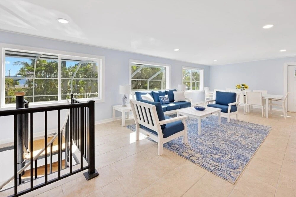Murmond 5 Bedroom Home by RedAwning