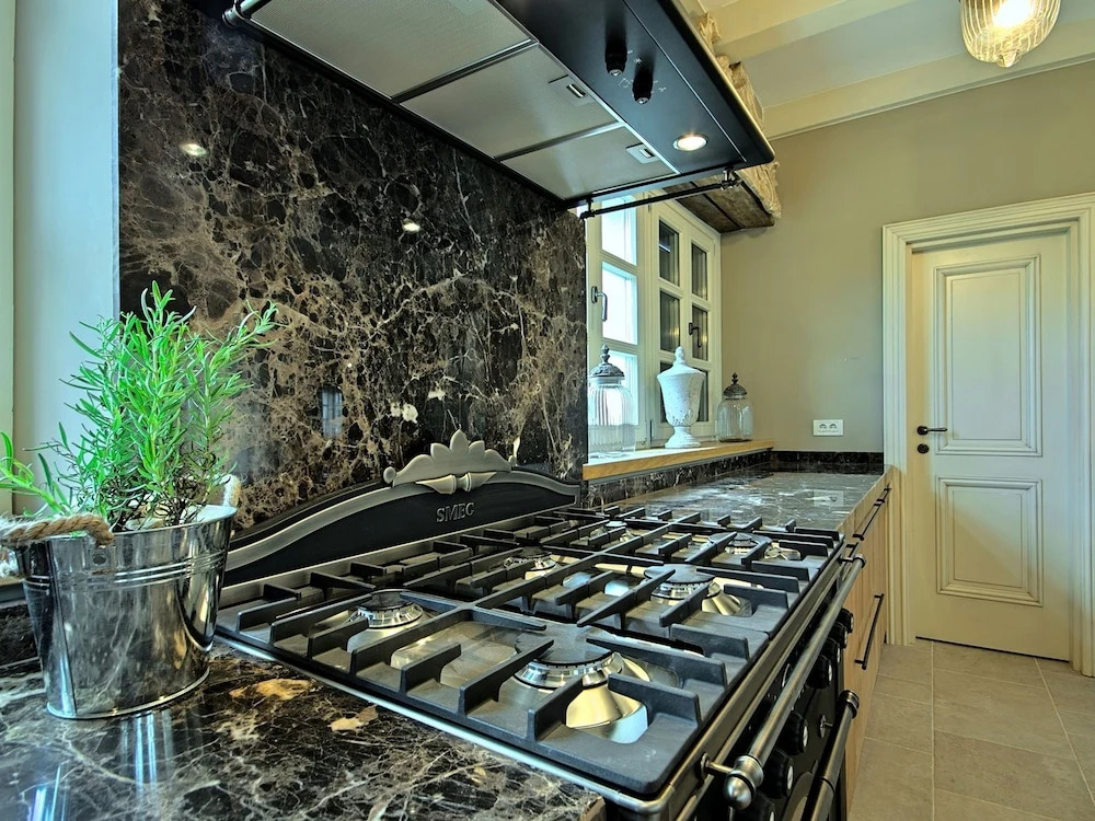 Spacious Villa in Ladici With Artistc Interiors and Pool