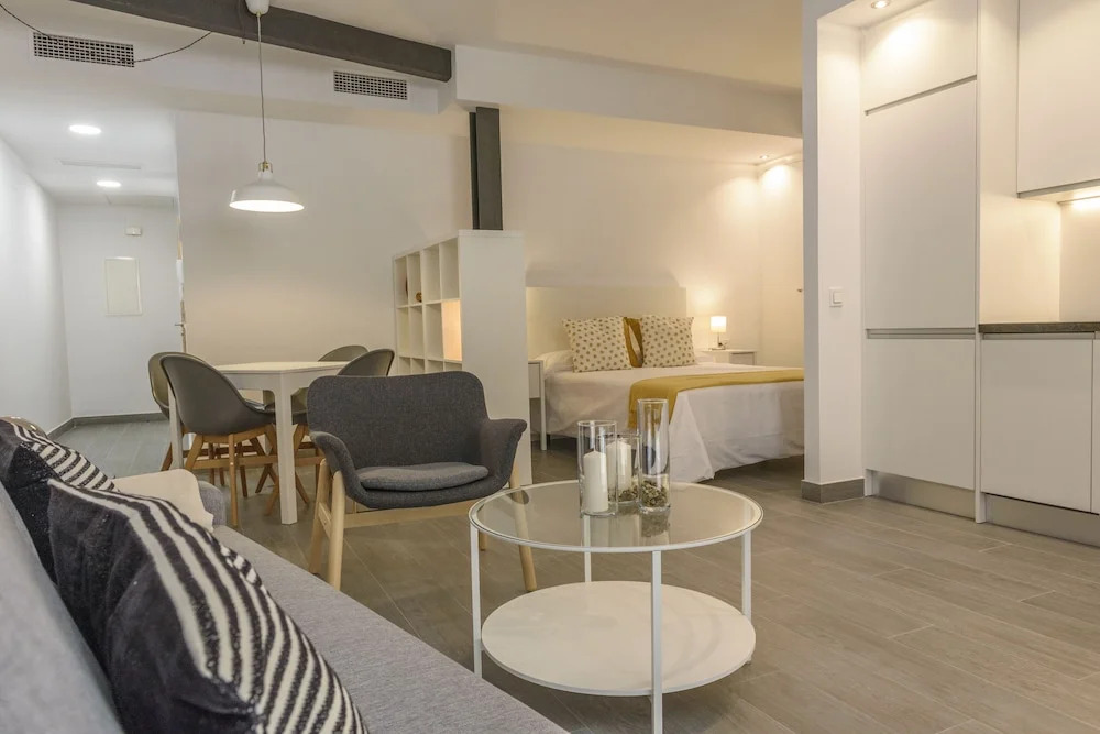 Apartamentos Constitución by Renthas