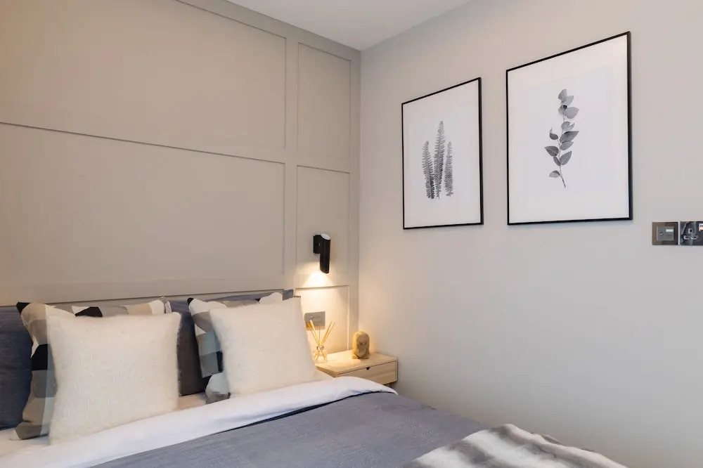 Luxury double room in West London home