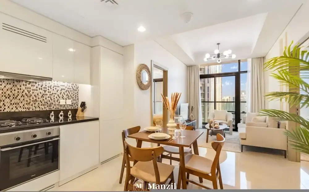 2BR Near Downtown w Balcony Pool Canal Views