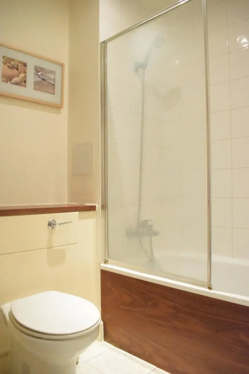 2 Bedroom Apartment With Balcony and Park Views