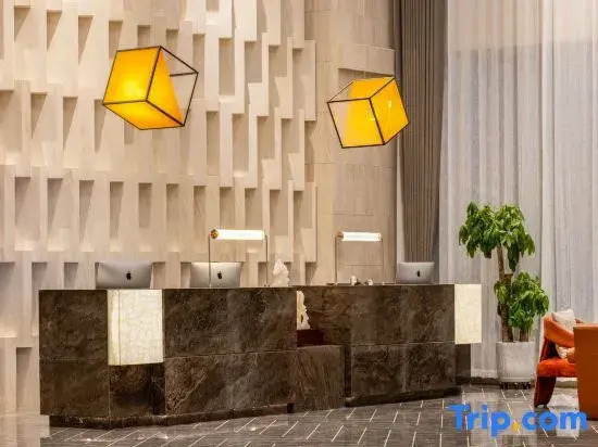 MEHOOD LESTLE The Traxland Hotel