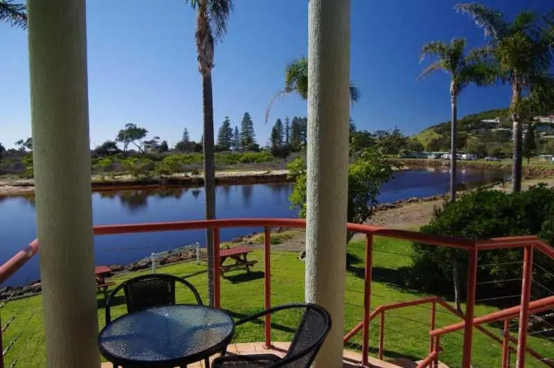 Beachfront 4, 25 Willow Street