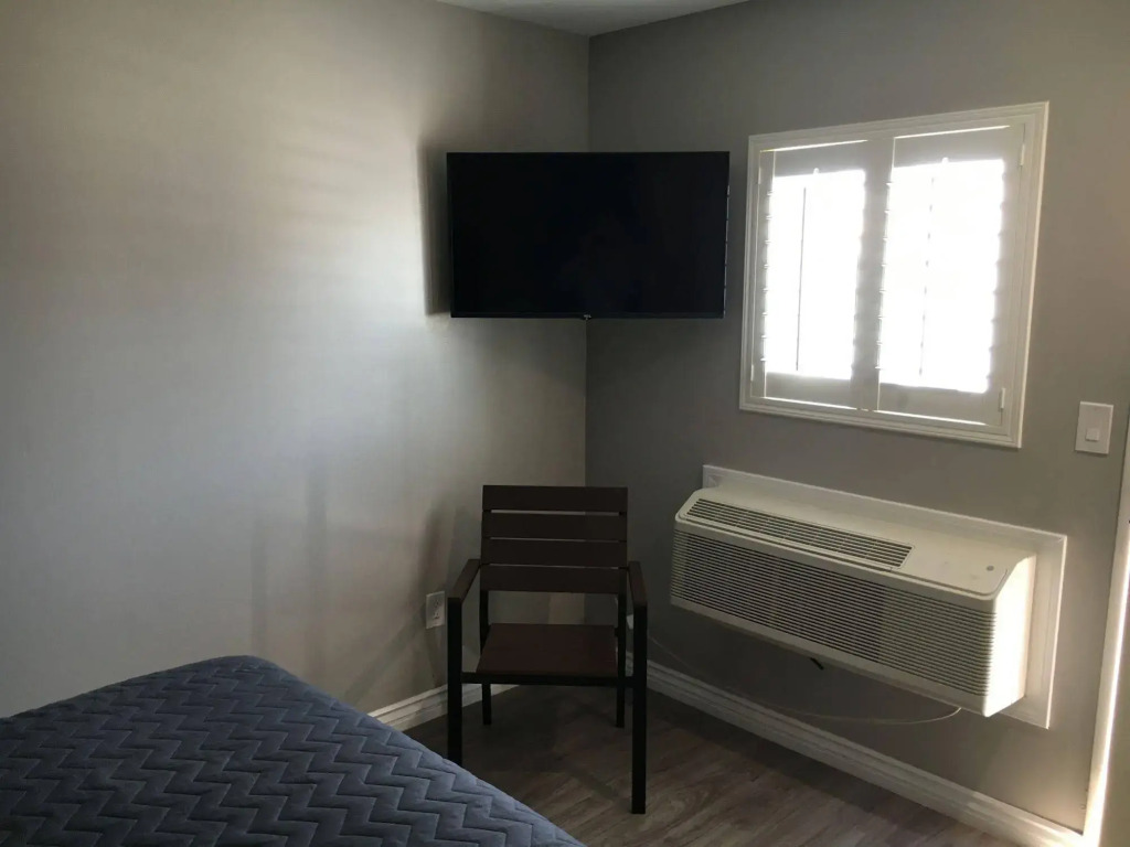 Clover motel