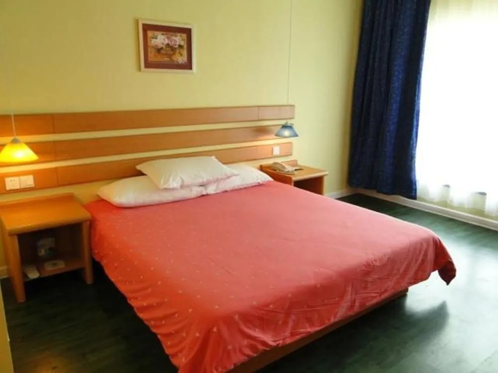 Home Inn Sanya Jiefang Third Road Pedestrian Street
