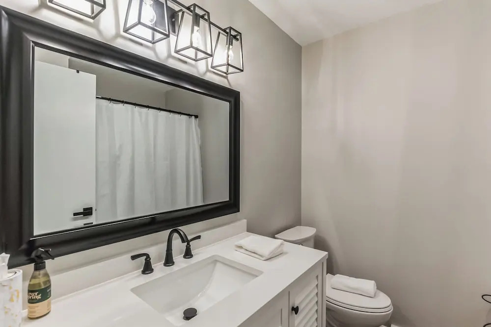 Luxurious 4BR Home, Pet Friendly!