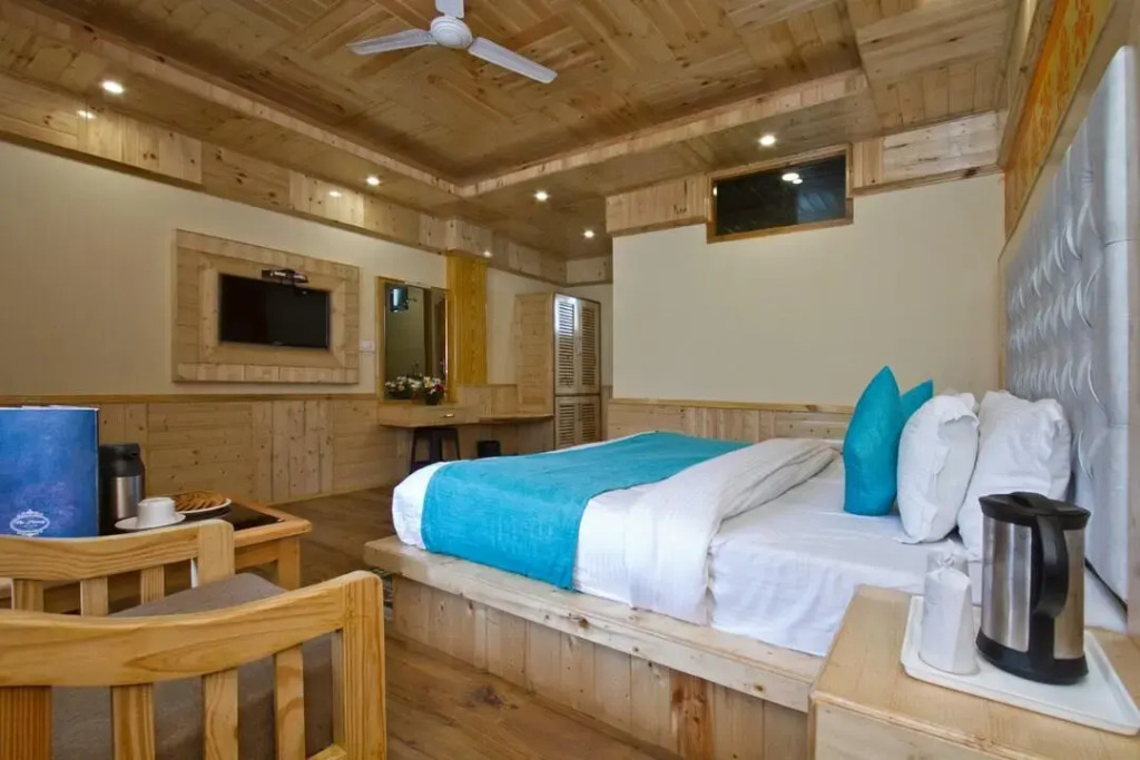 New Harmony Inn