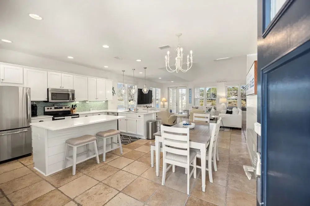 1332 Laurel Grove 3 Bedroom Home by RedAwning