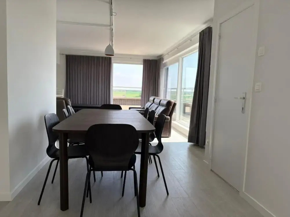Stylish 3-bedroom Apartment With sea View