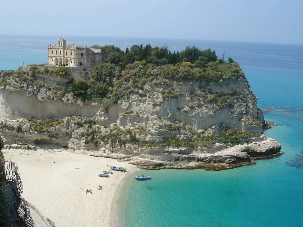 Family Sea-view Retreat in Parghelia