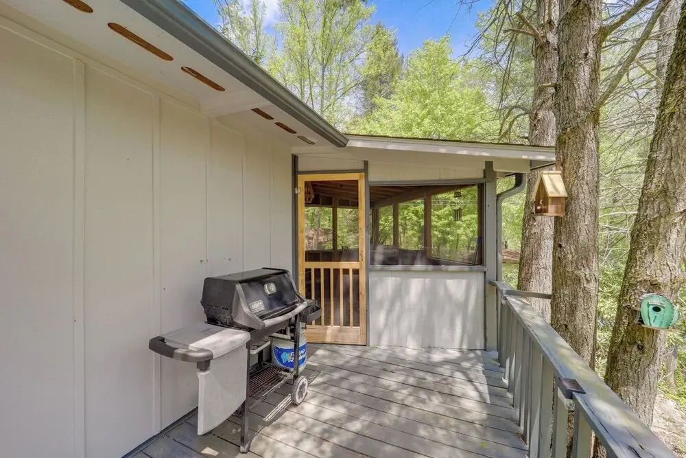 Pet-friendly Getaway w/ Porch in Banner Elk!