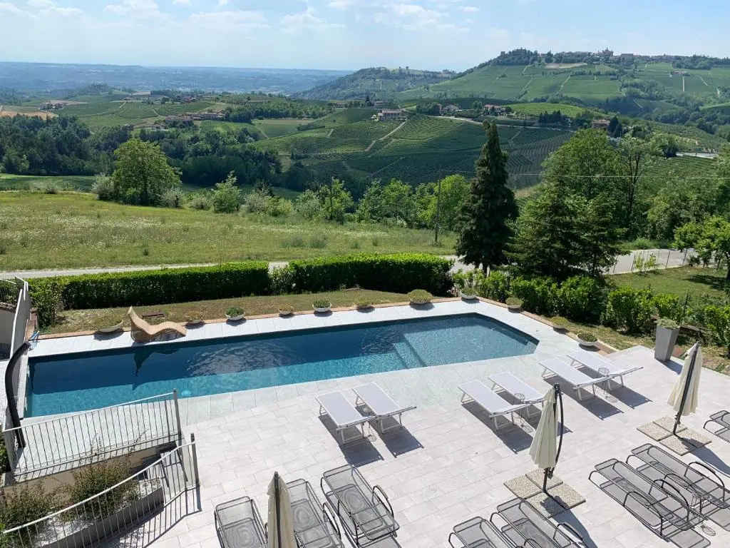 Réva Residences and Pool