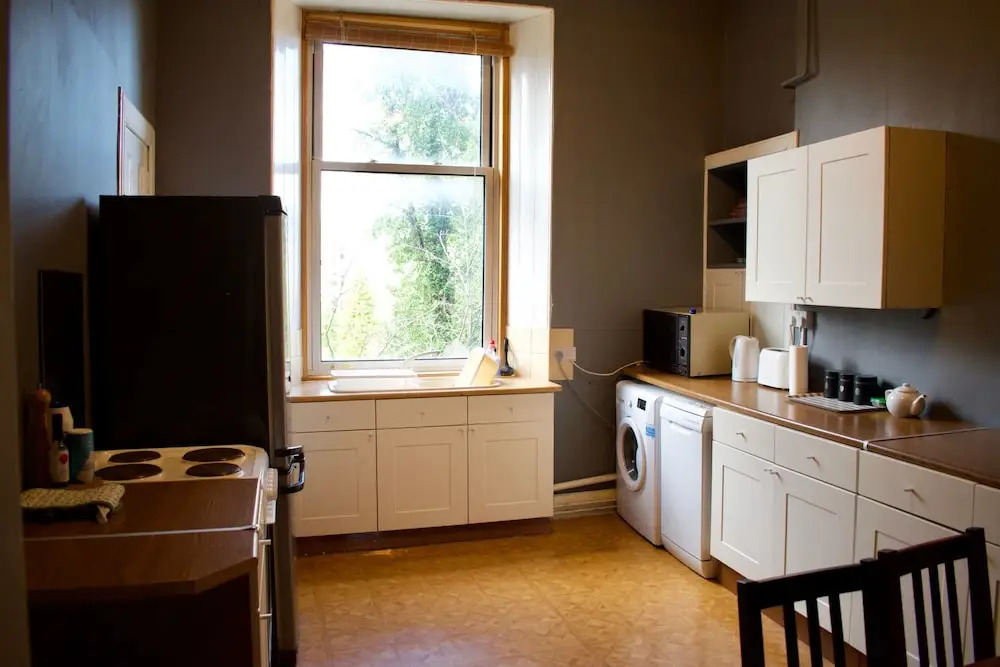 Traditional 3 Bedroom Apartment in Bruntsfield