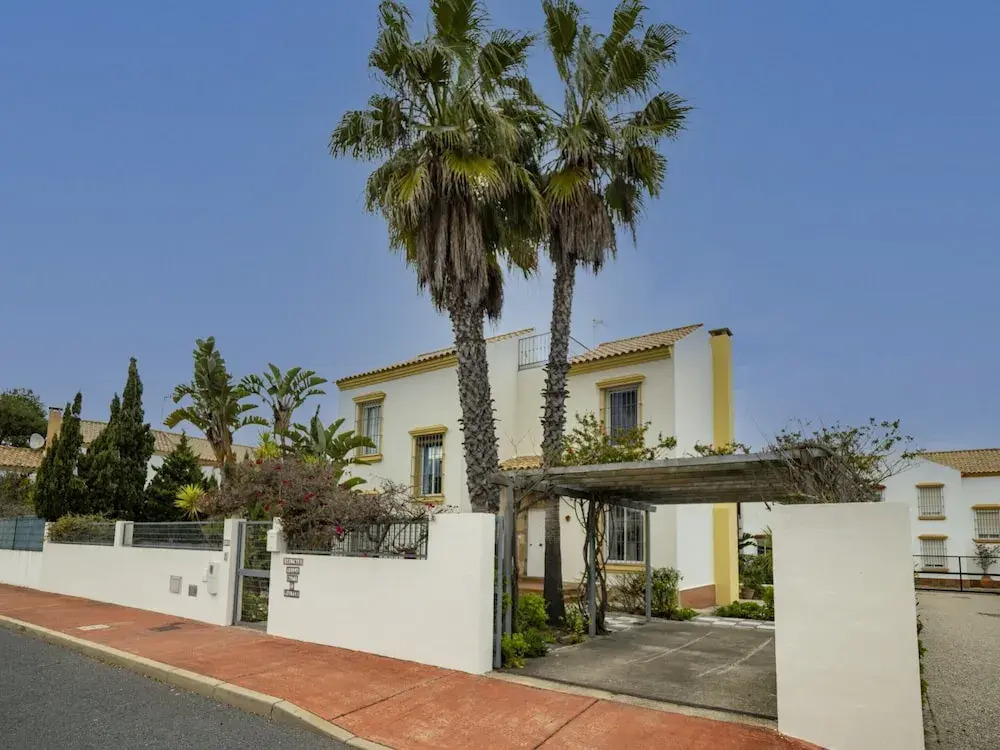 Spacious Chalet Close to the Beach